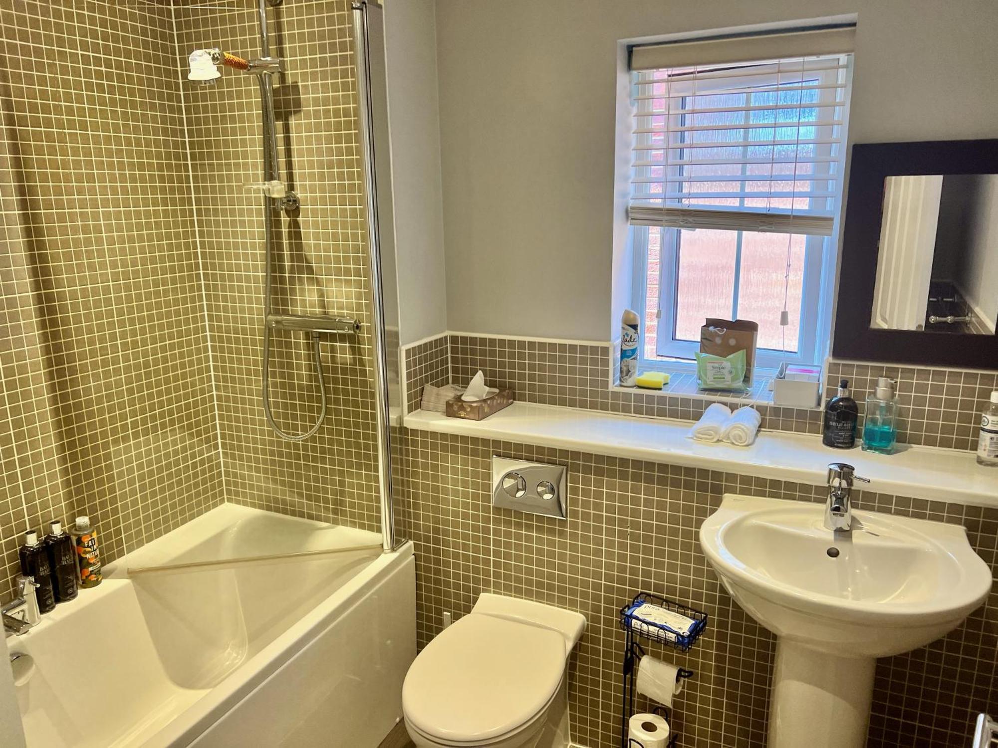 Double B&B Room In Southwater With Private Bathroom And Parking Exterior photo